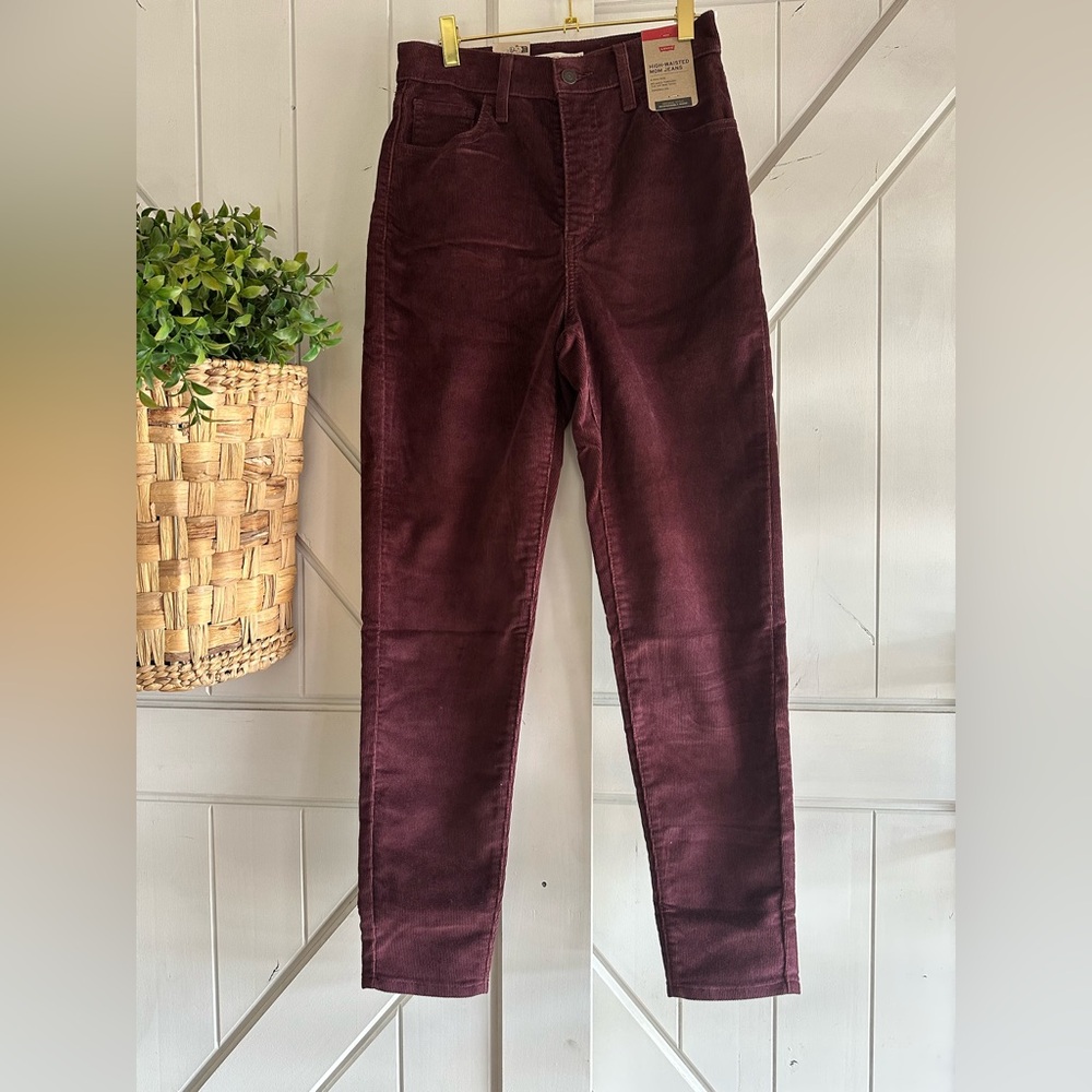 Levi’s high waisted Mom corduroy jean pants